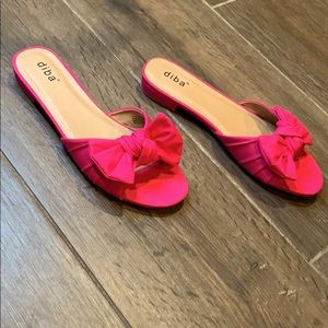 Diva Gizmo Flat Sandal - Fuschia Pink